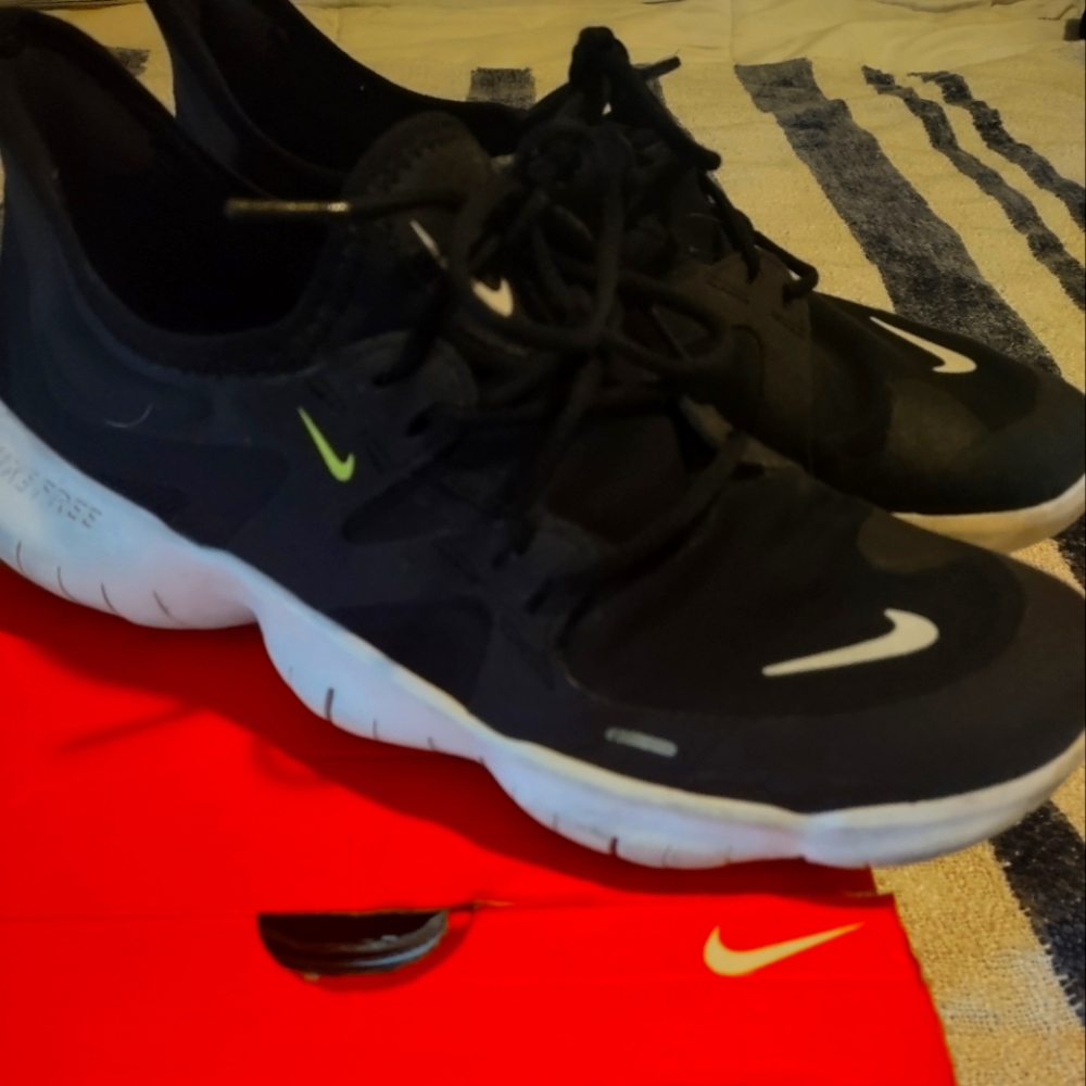 Nike men's free run 5.0 size 8/ women's size 9.5